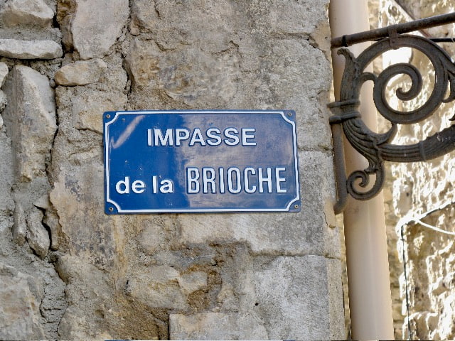 Brioche-French-street blue French street sign saying Impasse de la Brioche